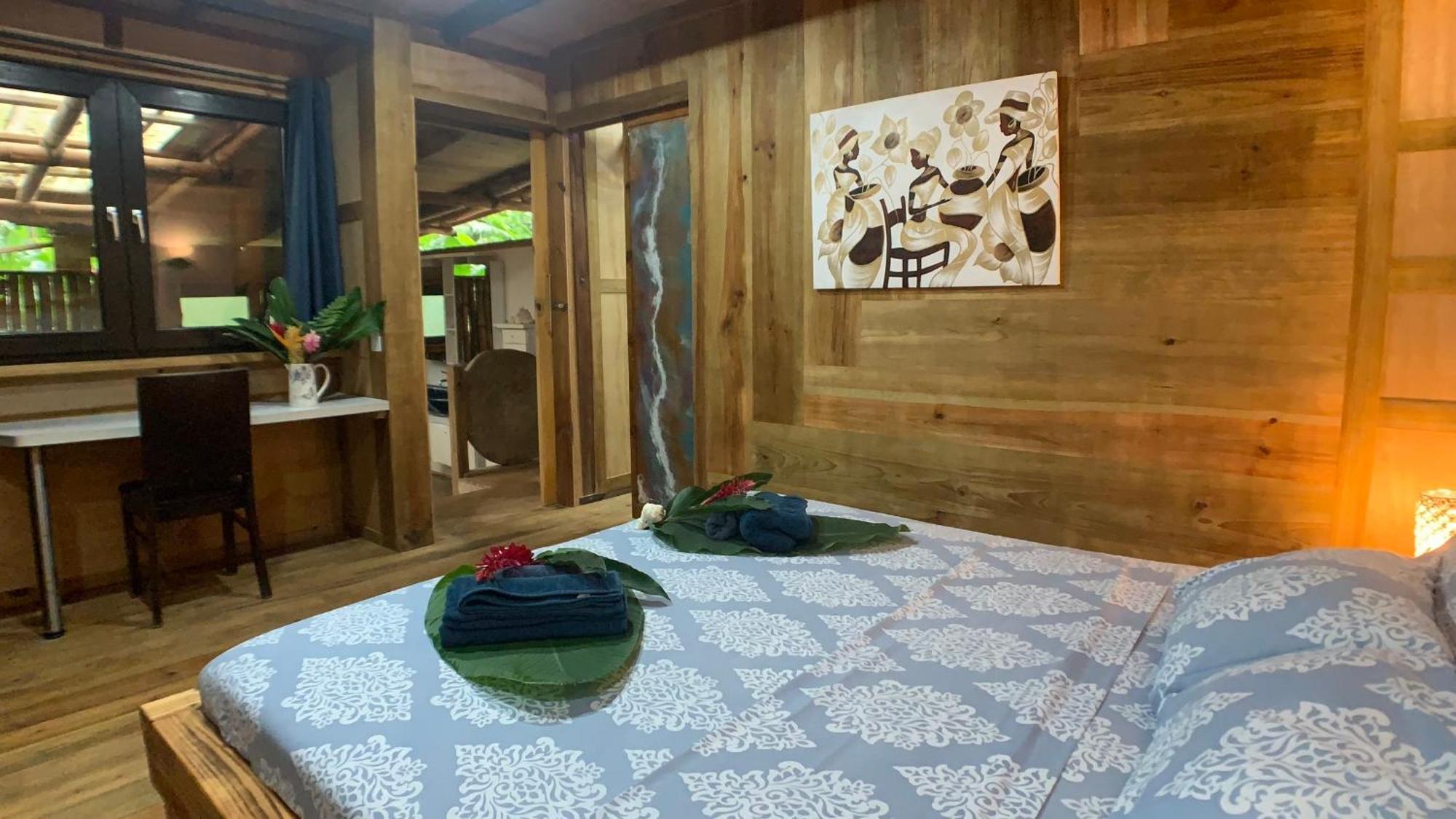 Jungle Bluff Beach Paradise - Jungle House Bocas del Toro Room photo